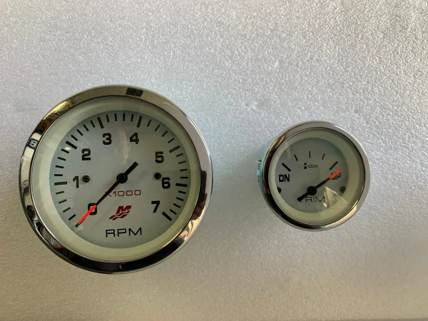 mercury 40 hp long shaft f40 efi elpt (including remote control, gauges and propeller)
